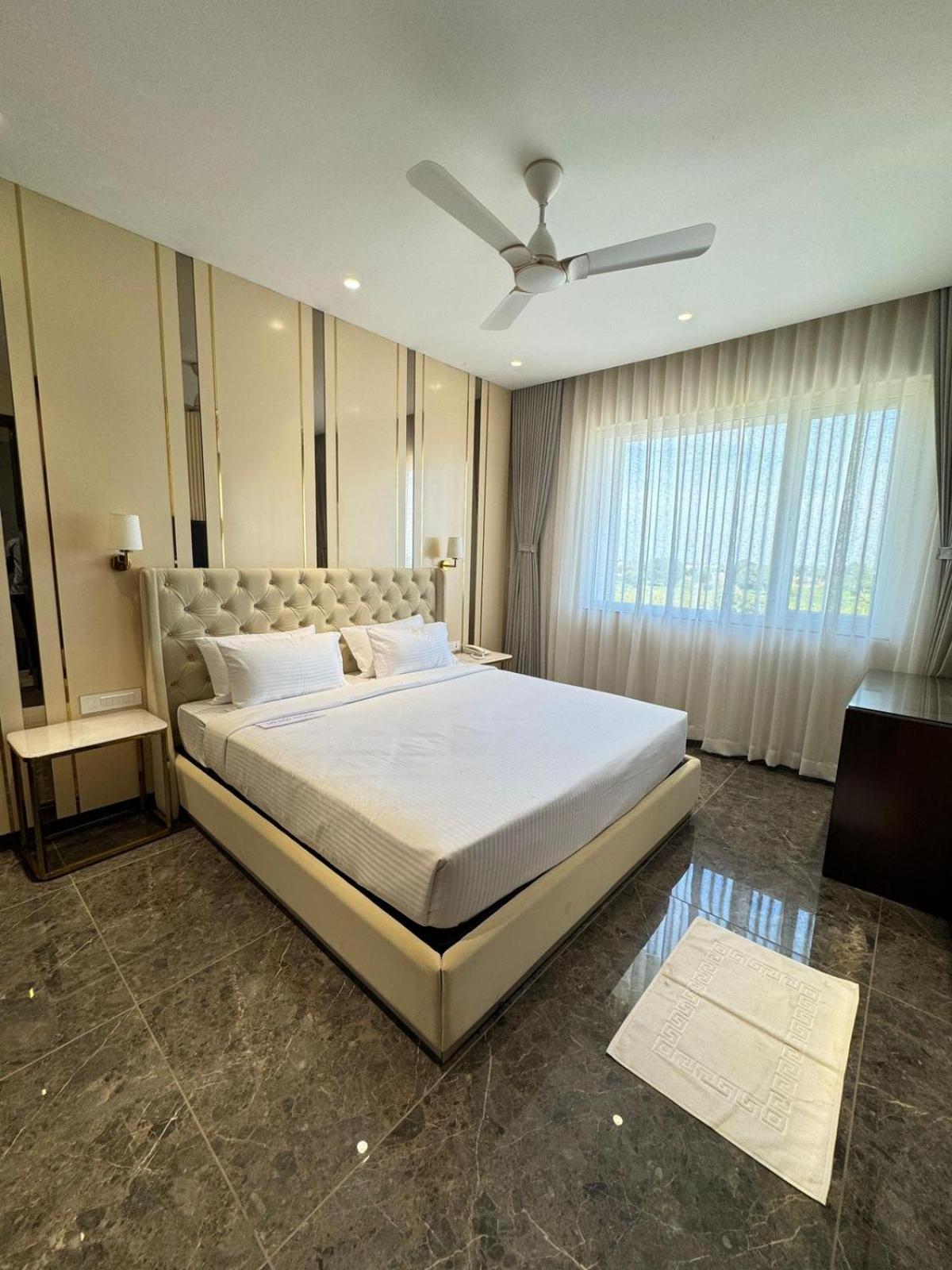Hotel Carnival Parbhani Екстер'єр фото