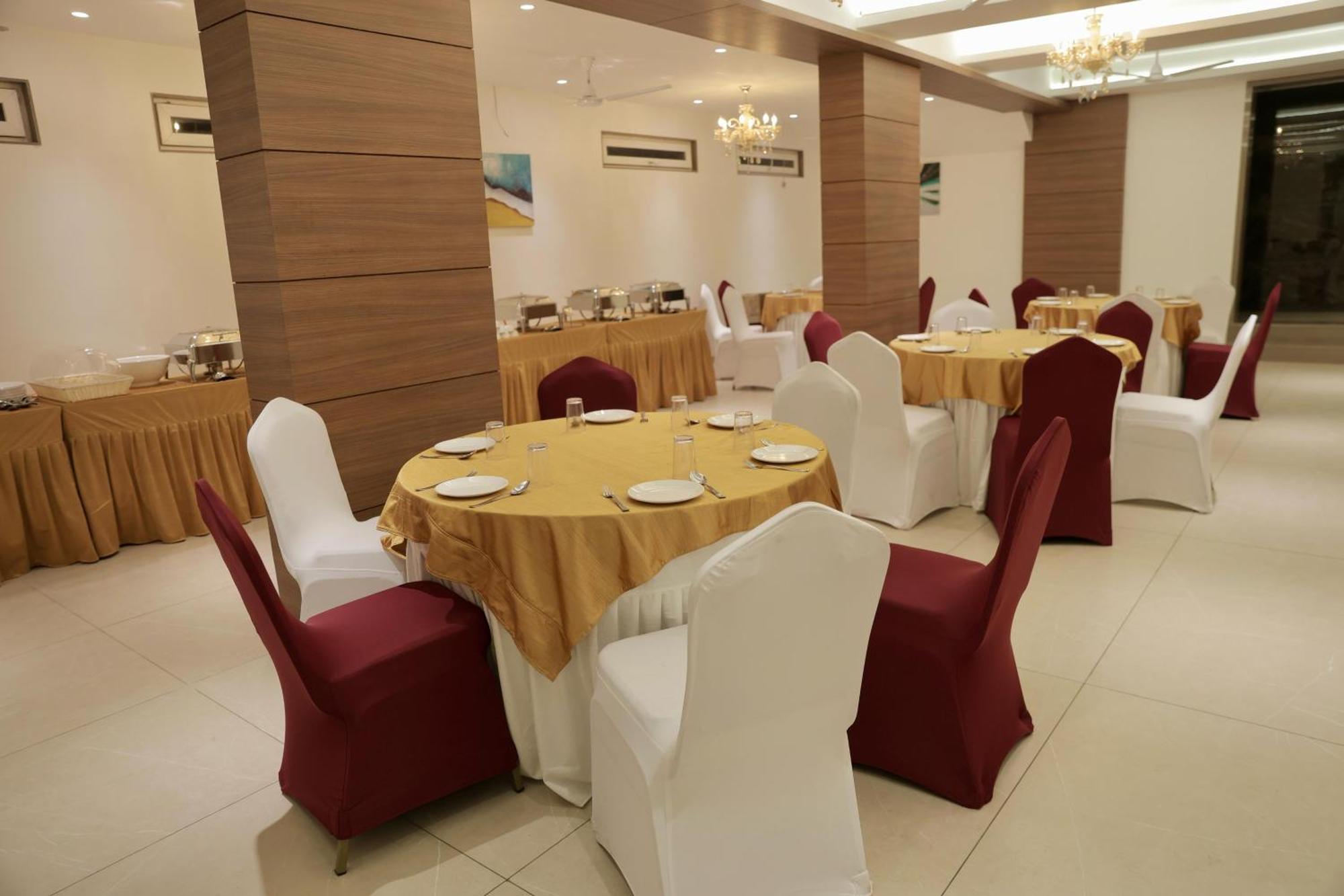 Hotel Carnival Parbhani Екстер'єр фото