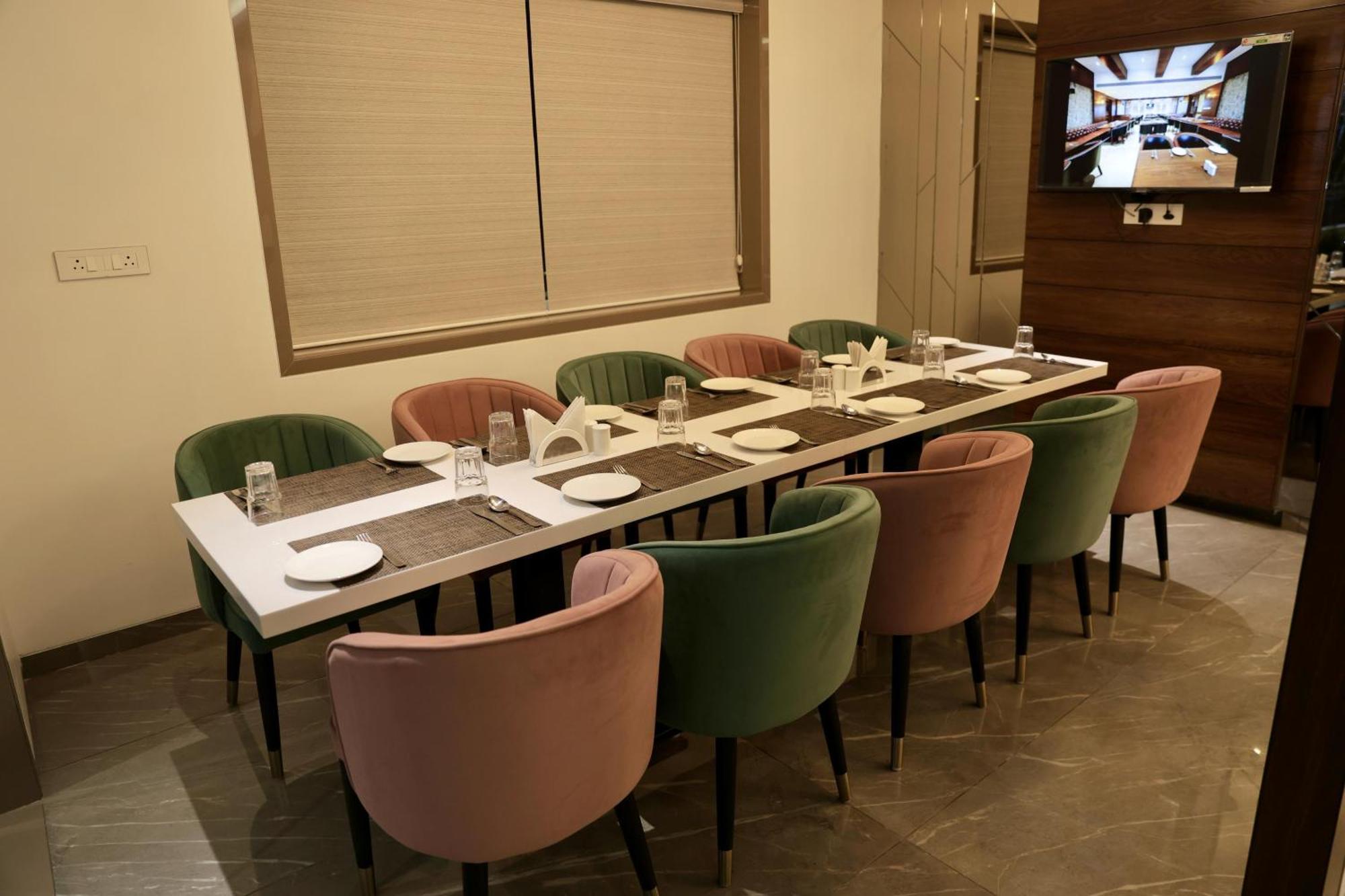 Hotel Carnival Parbhani Екстер'єр фото