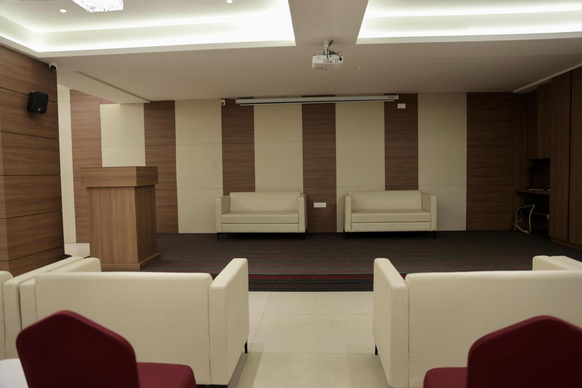 Hotel Carnival Parbhani Екстер'єр фото